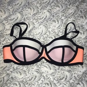 Triangl bikini top